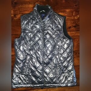 COWGIRL UP Shimmering Silver Quilted Vest for Women Sz M Front Pockets Zippered